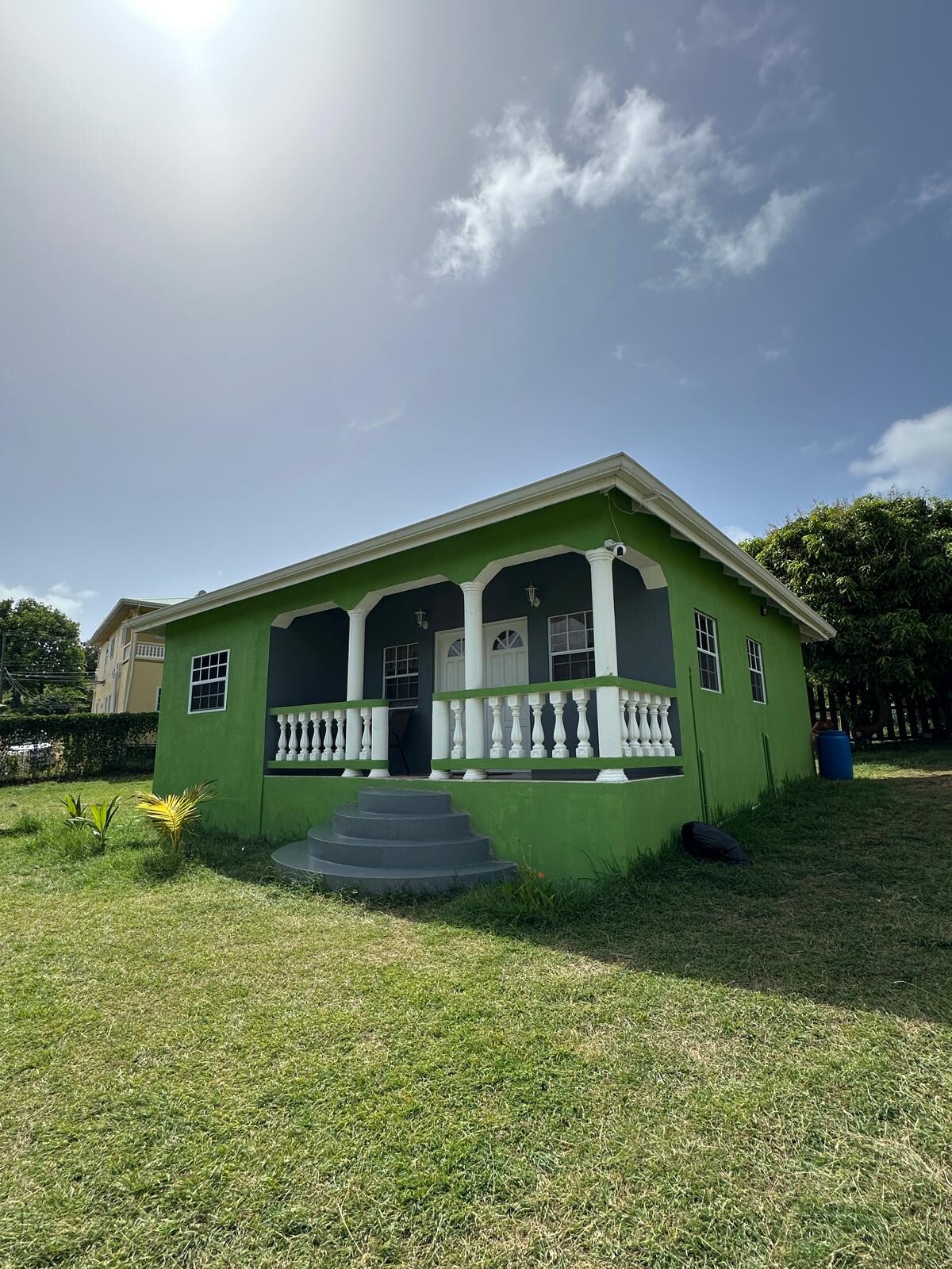 green Caribbean bungalow with large lawn 