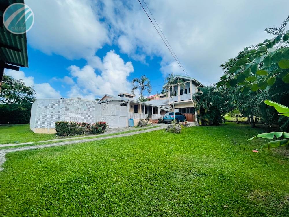 House for sale in St Lucia with a cottage, large yard and pool in Bonne Terre 