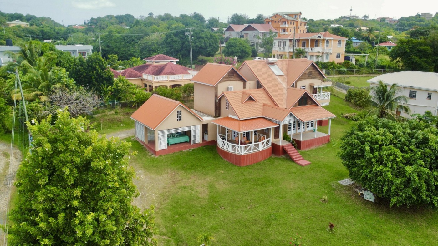 Beautiful modern house for sale in Beausejour, St Lucia with large garden and lawn 